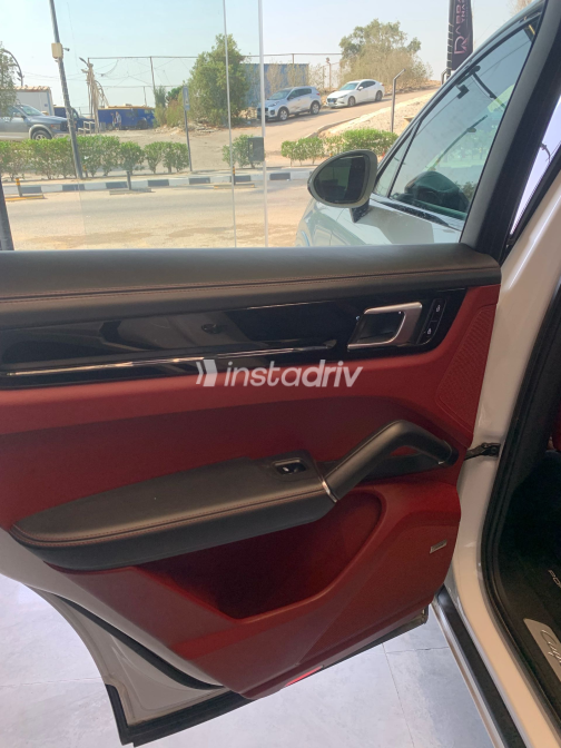 Porsche Cayenne S 2021 White Automatic Used for Sale in Cairo - 10