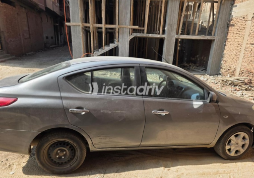 Nissan Sunny 2015 Dark Gray Automatic Used for Sale in Minya Al Qamh - 3