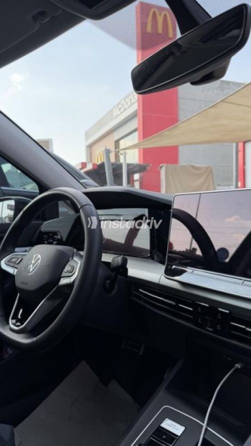 فولكس فاغن جولف 8 2025 رمادي غامق أوتوماتيك مستعملة للبيع في مدينة الشيخ زايد - 3