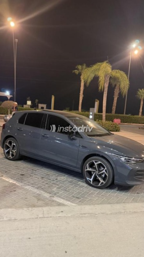 فولكس فاغن جولف 8 2025 رمادي غامق أوتوماتيك مستعملة للبيع في مدينة الشيخ زايد - 4