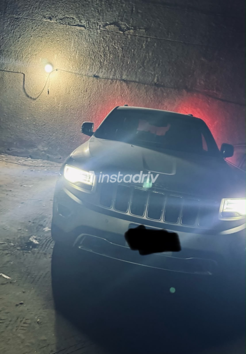 Jeep Grand Cherokee 2018 Beige Automatic Used for Sale in Giza - 5