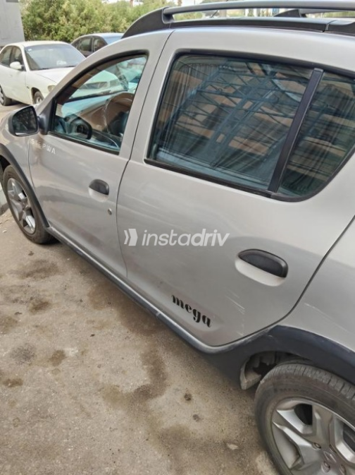 Renault Sandero Step Way 2019 White Automatic Used for Sale in Greater Cairo ( Cairo + Giza) - 3