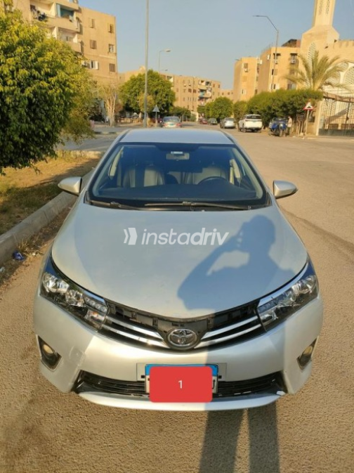Toyota Corolla 2014 Silver Automatic Used for Sale in Cairo - 1
