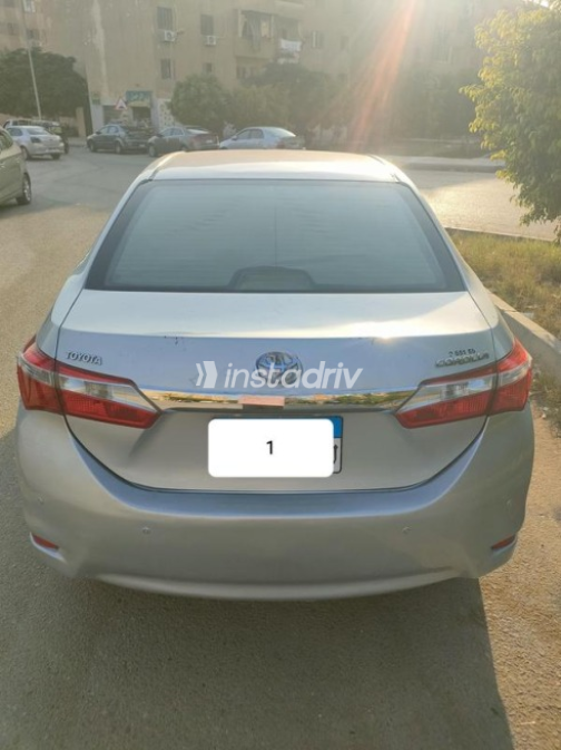 Toyota Corolla 2014 Silver Automatic Used for Sale in Cairo - 2