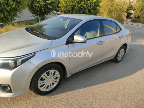 Toyota Corolla 2014 Silver Automatic Used for Sale in Cairo - 3