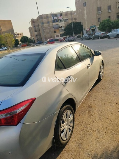 Toyota Corolla 2014 Silver Automatic Used for Sale in Cairo - 4