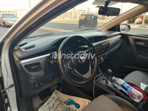 Toyota Corolla 2014 Silver Automatic Used for Sale in Cairo - 6