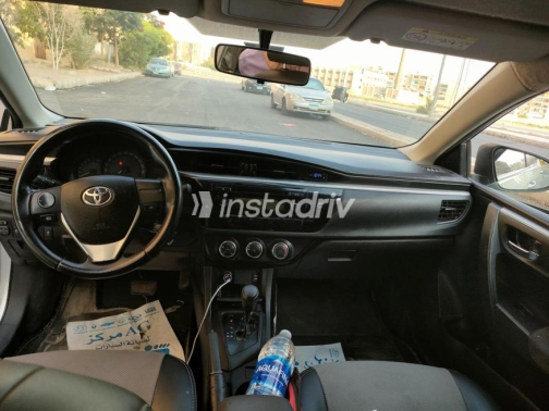 Toyota Corolla 2014 Silver Automatic Used for Sale in Cairo - 7