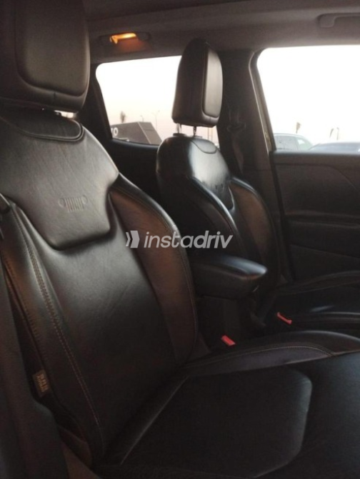 Jeep Renegade 2016 Black Automatic Used for Sale in Cairo - 2