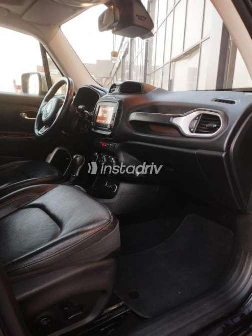 Jeep Renegade 2016 Black Automatic Used for Sale in Cairo - 4