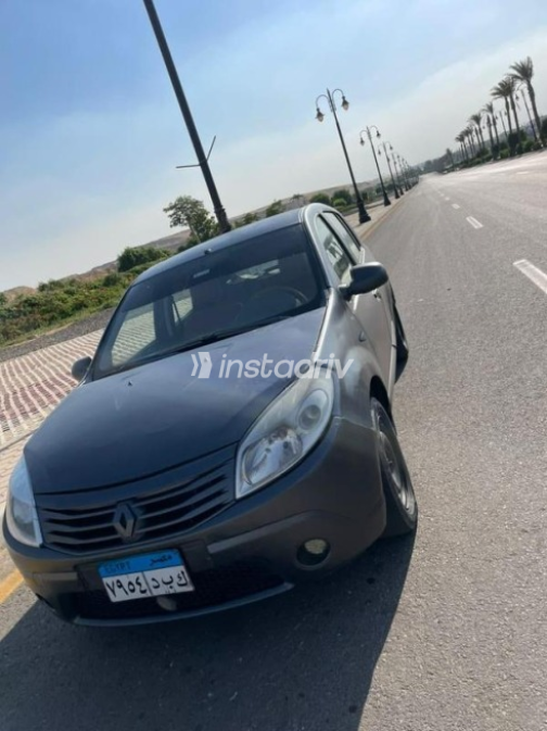 Renault Sandero 2011 Black Automatic Used for Sale in Cairo - 5