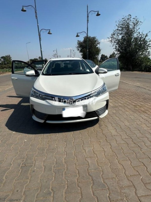 Toyota Corolla 2017 White Automatic Used for Sale in Shibin el Kom  - 1