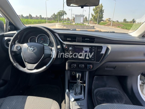 Toyota Corolla 2017 White Automatic Used for Sale in Shibin el Kom  - 2