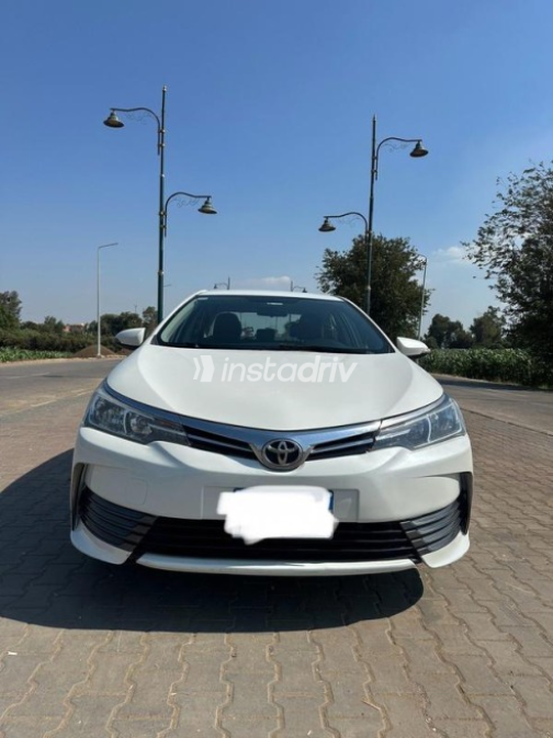 Toyota Corolla 2017 White Automatic Used for Sale in Shibin el Kom  - 3