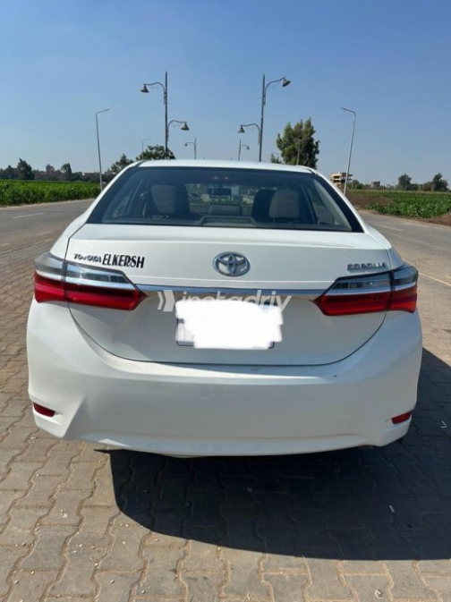 Toyota Corolla 2017 White Automatic Used for Sale in Shibin el Kom  - 5