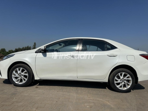 Toyota Corolla 2017 White Automatic Used for Sale in Shibin el Kom  - 6