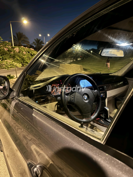 BMW 320 2010 Silver Automatic Used for Sale in Cairo - 6