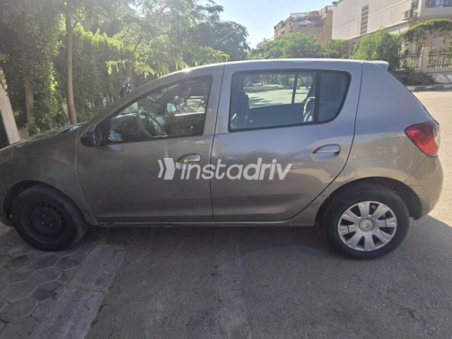 Renault Sandero 2016 Bronze Automatic Used for Sale in 6 October - 2