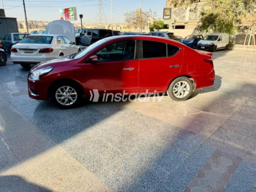 نيسان صنى 2025 أحمر غامق أوتوماتيك مستعملة للبيع في مدينة نصر - 3