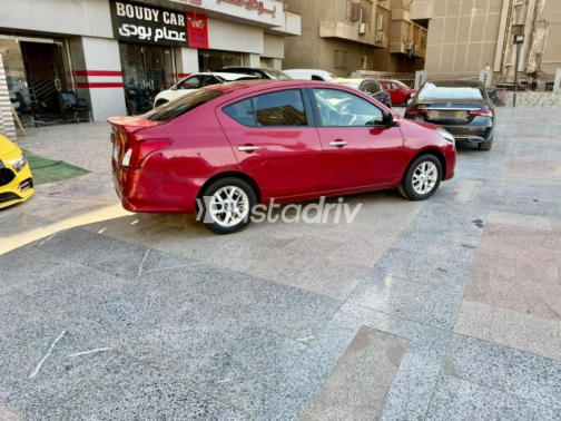 نيسان صنى 2025 أحمر غامق أوتوماتيك مستعملة للبيع في مدينة نصر - 4