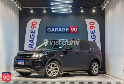 Land Rover Discovery 2018 Black Automatic Used for Sale in Sheikh Zayed City - 2