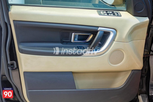 Land Rover Discovery 2018 Black Automatic Used for Sale in Sheikh Zayed City - 8