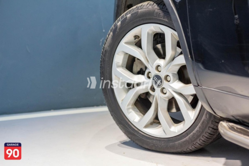 Land Rover Discovery 2018 Black Automatic Used for Sale in Sheikh Zayed City - 9
