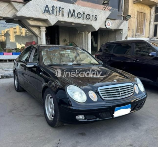 مرسيدس E 200 2004 أسود أوتوماتيك مستعملة للبيع في الإسكندرية - 1