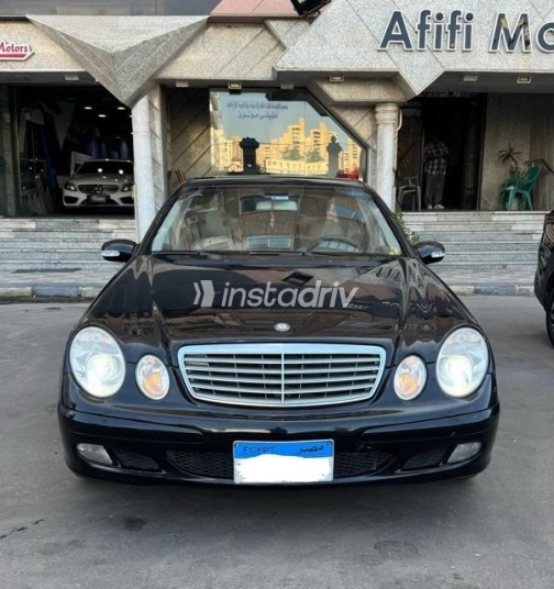 مرسيدس E 200 2004 أسود أوتوماتيك مستعملة للبيع في الإسكندرية - 2