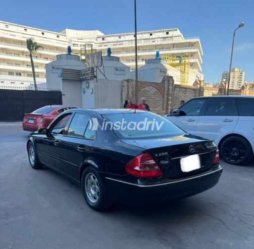 مرسيدس E 200 2004 أسود أوتوماتيك مستعملة للبيع في الإسكندرية - 4