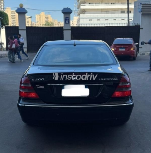 مرسيدس E 200 2004 أسود أوتوماتيك مستعملة للبيع في الإسكندرية - 5