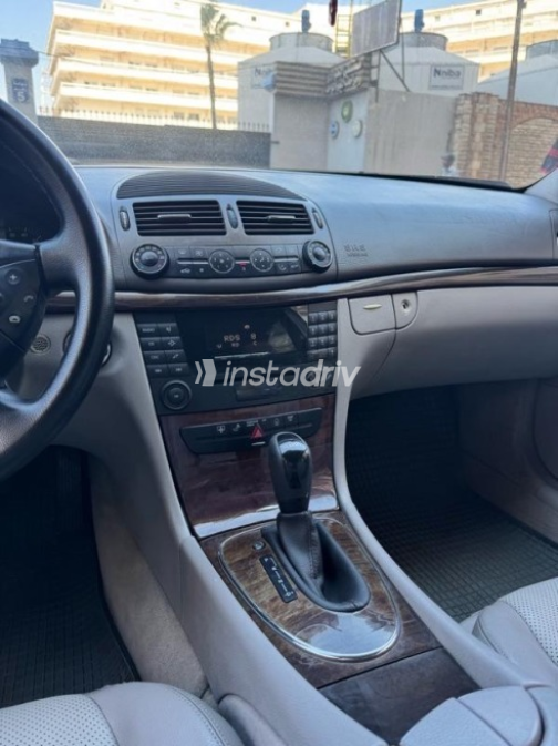 مرسيدس E 200 2004 أسود أوتوماتيك مستعملة للبيع في الإسكندرية - 8