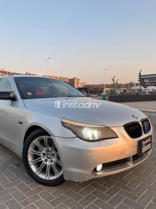 بي ام دبليو 525 2007 فضي أوتوماتيك مستعملة للبيع في مدينة نصر - 2