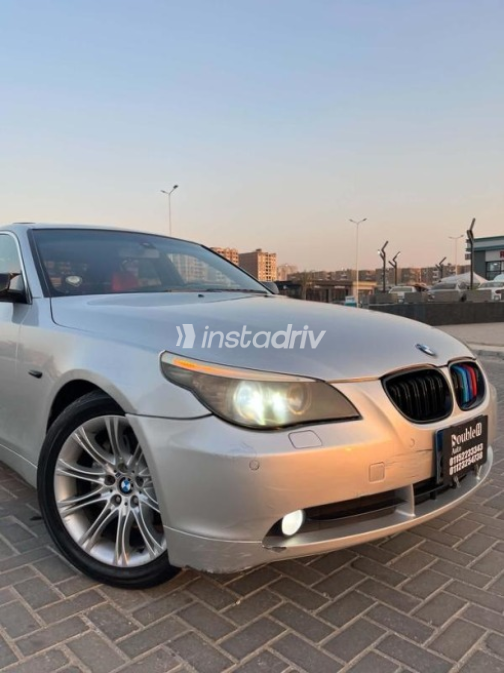 بي ام دبليو 525 2007 فضي أوتوماتيك مستعملة للبيع في مدينة نصر - 3