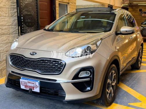 Kia Sportage 2019 Gold Automatic Used for Sale in Cairo - 2