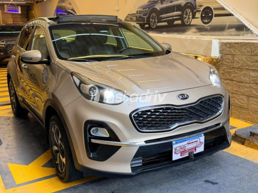 Kia Sportage 2019 Gold Automatic Used for Sale in Cairo - 3
