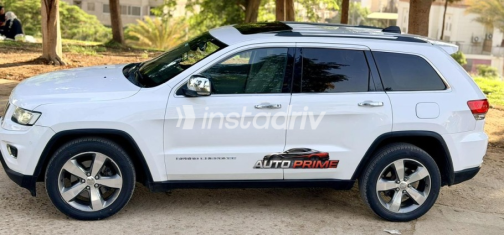 Jeep Grand Cherokee 2016 White Automatic Used for Sale in Cairo - 2