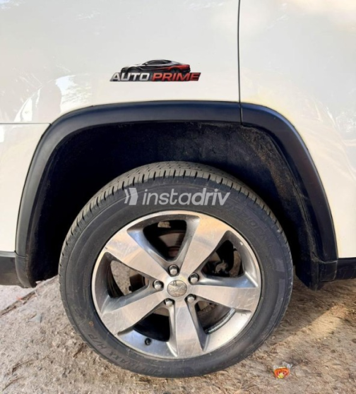 Jeep Grand Cherokee 2016 White Automatic Used for Sale in Cairo - 7