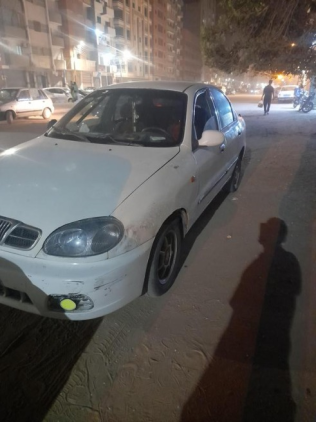 دايو لانوس 2004 أبيض أوتوماتيك مستعملة للبيع في أسيوط