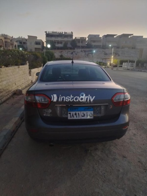 Renault Fluence 2010 Gray Automatic Used for Sale in Nasr city - 3