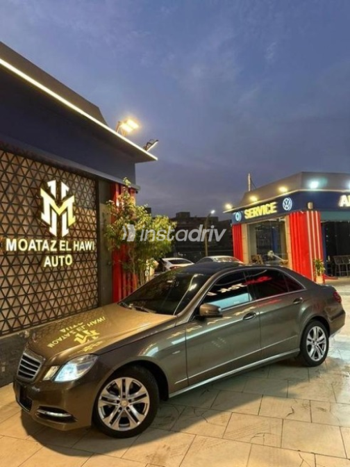 Mercedes E 250 2011 Brown Automatic Used for Sale in Nasr city - 2