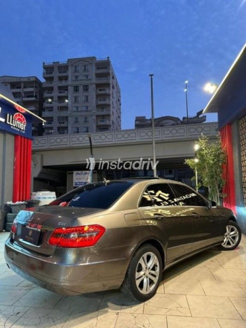 Mercedes E 250 2011 Brown Automatic Used for Sale in Nasr city - 4