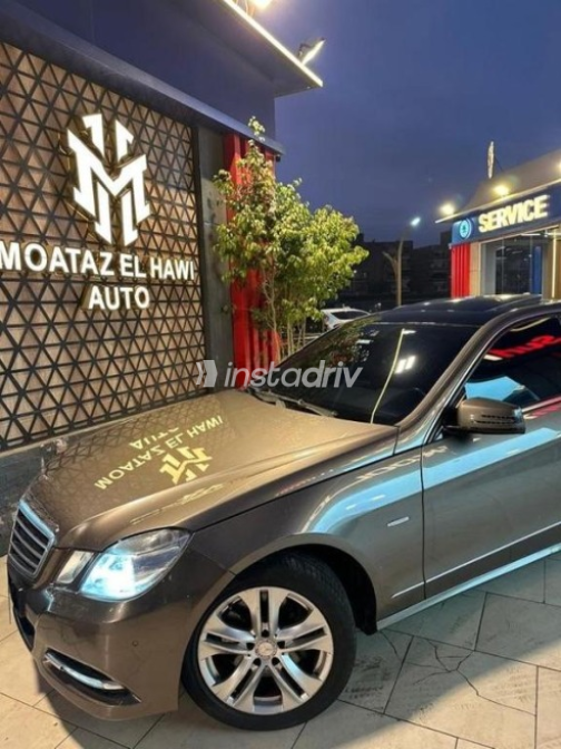 Mercedes E 250 2011 Brown Automatic Used for Sale in Nasr city - 9