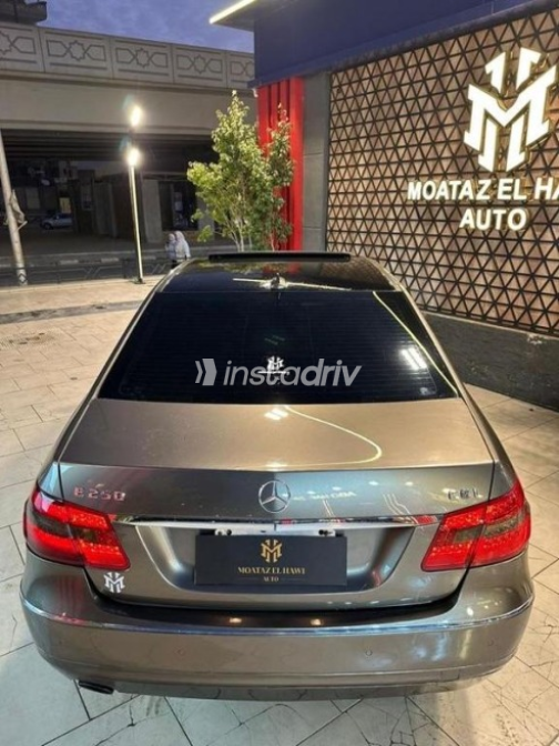 Mercedes E 250 2011 Brown Automatic Used for Sale in Nasr city - 10