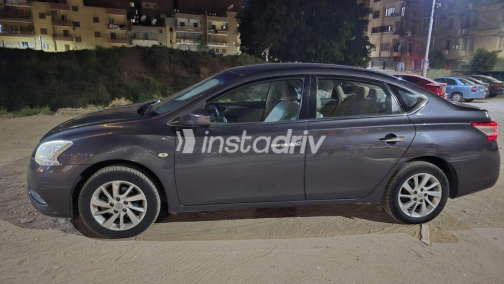 Nissan Sentra 2020 Dark Gray Automatic Used for Sale in Banha - 3