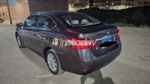 Nissan Sentra 2020 Dark Gray Automatic Used for Sale in Banha - 4