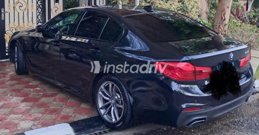 بي ام دبليو 530 2019 أسود أوتوماتيك مستعملة للبيع في الجيزة - 1