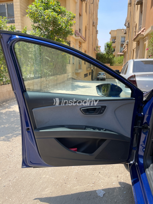 Seat Leon 2019 Blue Automatic Used for Sale in Giza - 3