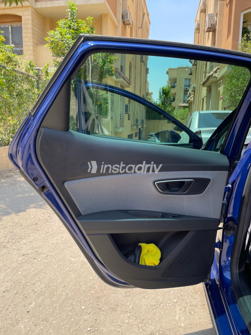 Seat Leon 2019 Blue Automatic Used for Sale in Giza - 4