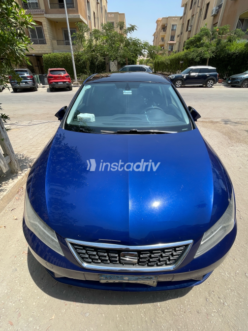 Seat Leon 2019 Blue Automatic Used for Sale in Giza - 5